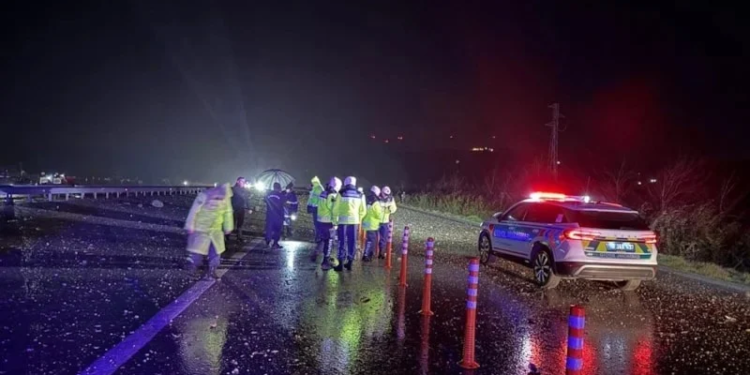 У Туреччині просто на дорогу впав F-16. Пілот загинув (ВІДЕО)