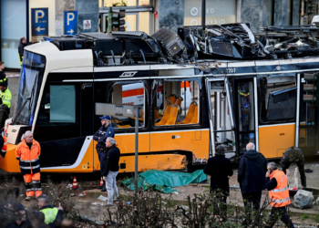 У центрі Мілана трамвай зійшов з рейок – 2 загиблих, багато поранених (ФОТО, ВІДЕО)