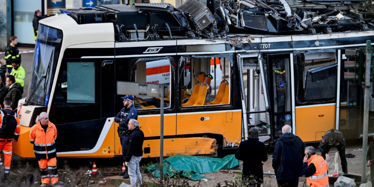 У центрі Мілана трамвай зійшов з рейок – 2 загиблих, багато поранених (ФОТО, ВІДЕО)