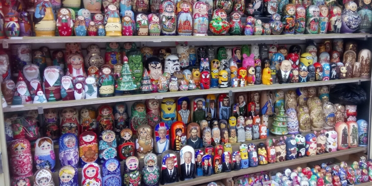 Естонець намагався провезти через кордон 170 матрьошок – тепер має кримінальну справу