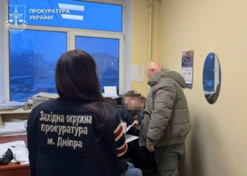 У Дніпрі лікарі замість травмованої оперували дитині здорову руку, та операція була непотрібна взагалі