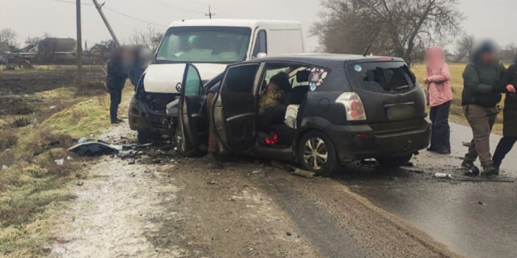 На Миколаївщині в ДТП з двома автівками постраждали 5 людей