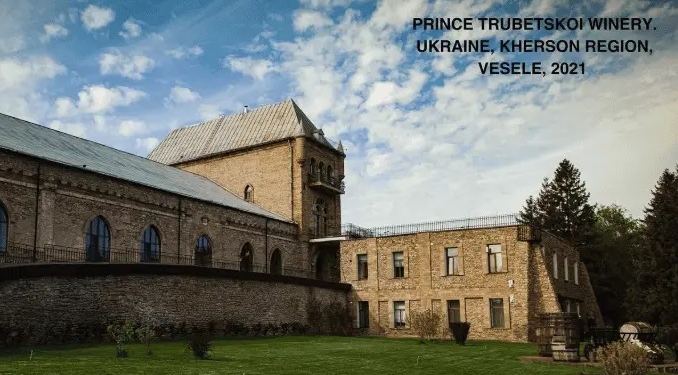 Російські загарбники вщент зруйнували виноробню Трубецького на Херсонщині (ВІДЕО)