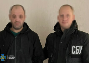 СБУ затримала пару громадян України, які погодилися зареєструвати на себе Starlink для російських окупантів, – тепер їм загрожує довічне увʼязнення (ФОТО, ВІДЕО)