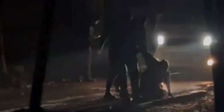 У Кривому Розі сталася бійка між представниками ТЦК та цивільними чоловіками. Офіційна і неофіційна версії різні (ВІДЕО)