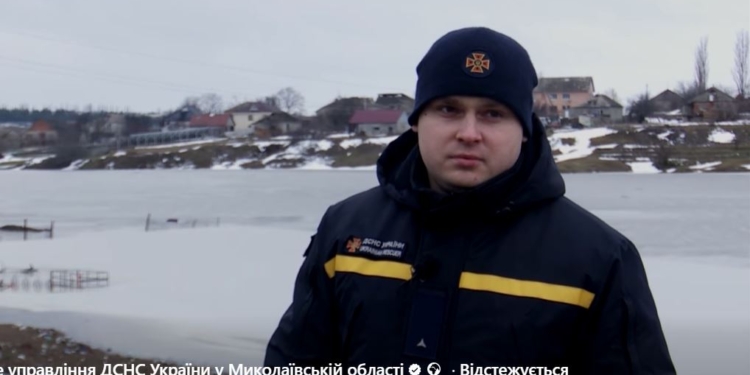 На Миколаївщині двоє хлопчиків провалилися у воду – їх врятував сержант СЗЦ, який був у відпустці (ВІДЕО)