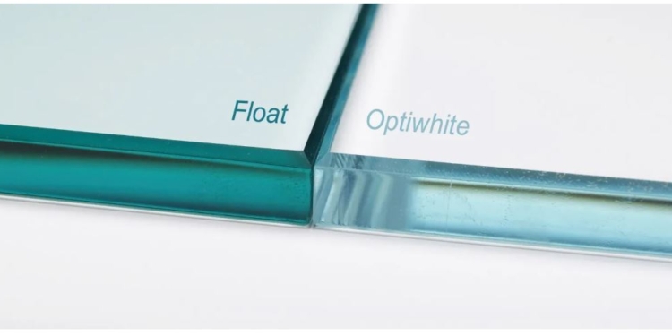 Скло Optiwhite проти звичайного: чому для білих кухонь варто обирати екстрапрозорість (ФОТО)