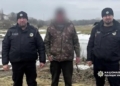На Миколаївщині поліцейські врятували чоловіка, який провалився під кригу, намагаючись перейти річку (ВІДЕО)