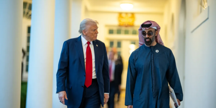 Трамп таємно продав шейху з ОАЕ секретні американські чипи. Віткофф в долі