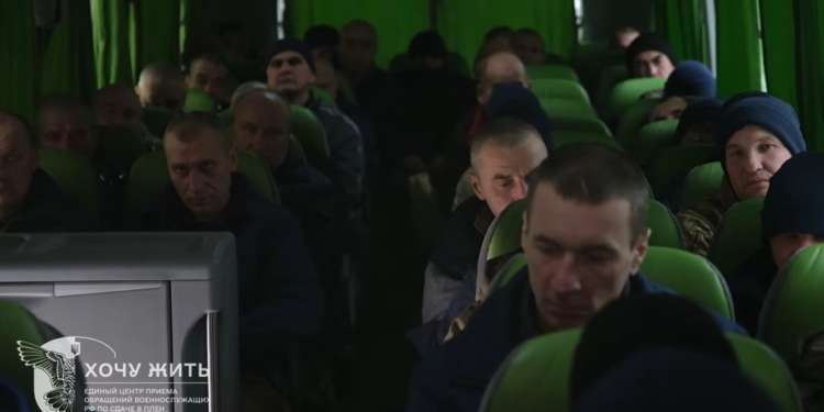 Кадирівці, зеки…Кого РФ забрала сьогодні з полону під час обміну (ВІДЕО)