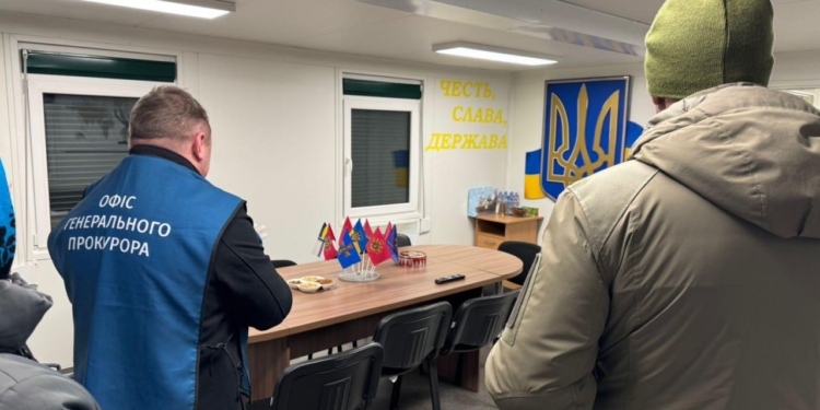 Командувача логістики ПС та начальника УСБУ викрили на масштабній корупції при будівництві укриттів для літаків (ФОТО)