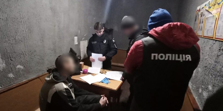 На Миколаївщині угруповання ув’язнених видурило у 36 громадян понад 800 тис.грн. – за якою схемою діяли (ФОТО)