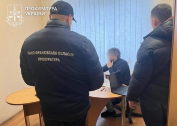 На Прикарпатті посадовці Укрзалізниці та ДСНС торгували «бронею» за $5 тис (ФОТО)