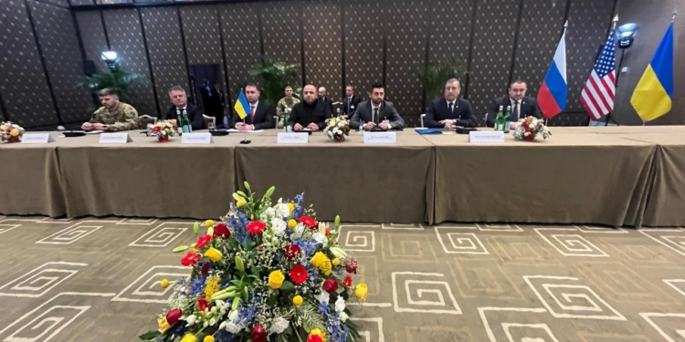 «Працюємо конструктивно, зосереджено і без зайвих очікувань» – Умєров про старт тристоронніх переговорів України, США та росії (ФОТО)