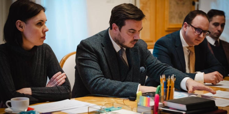 Миколаївський глиноземний – в першій черзі на продаж. Разом з торговим центром і готелем в Буковелі