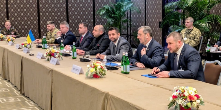 «Працюємо конструктивно, зосереджено і без зайвих очікувань» – Умєров про старт тристоронніх переговорів України, США та росії (ФОТО)