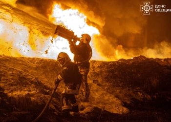 Росіяни знов атакували Одесу – є пошкодження на об’єкті залізничної інфраструктури, спалахнула цистерна з паливом (ФОТО)