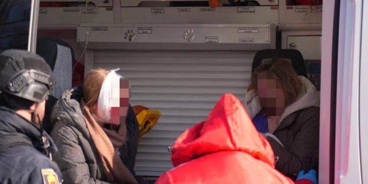 Росіяни завдали удару по пологовому будинку в Запоріжжі – відомо про 6 постраждалих (ФОТО, ВІДЕО)