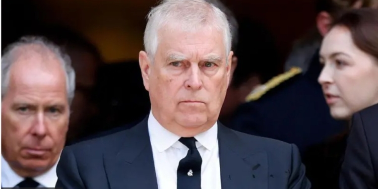 У Британії у “справі Епштейна” арештували брата короля Чарльза, позбавленого титулу принца Ендрю