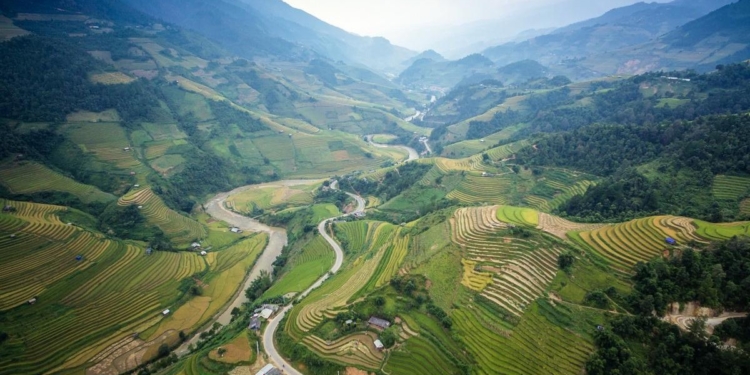 Китай таємно будує в горах секретні ядерні комплекси (ФОТО)