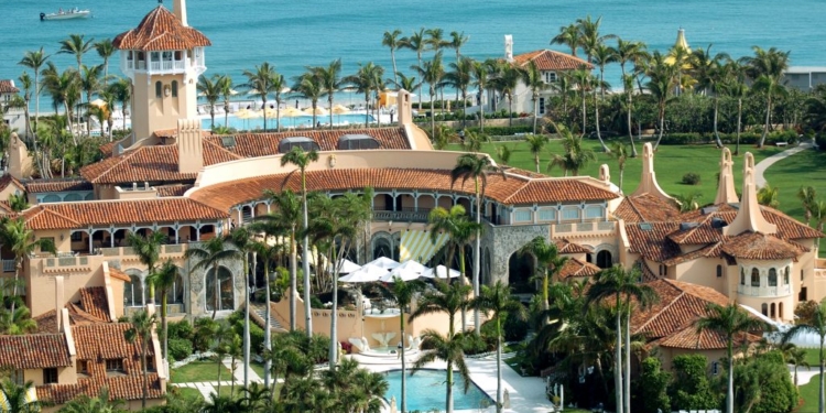 Охорона Трампа застрелила чоловіка в Мар-а-Лаго