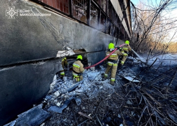Сьогодні внаслідок атаки шахедів на Миколаїв виникла пожежа, яку гасили 6 спецмашин і 21 рятувальник