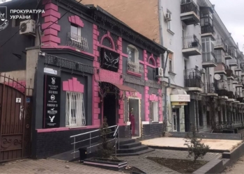 У Миколаєві в історичному центрі міста знесли незаконну споруду