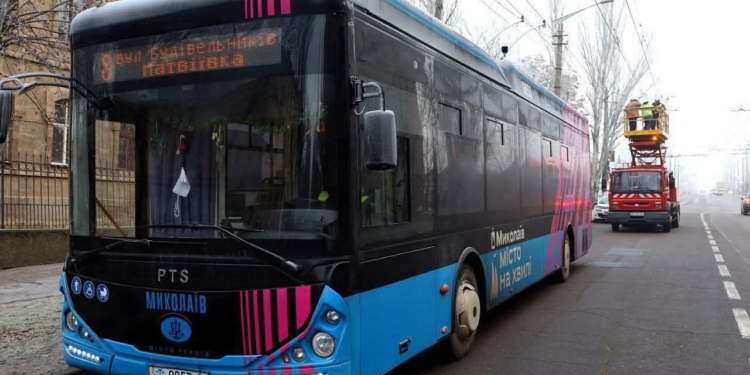 У Миколаєві через брак електроенергії міський електротранспорт ходить із затримками