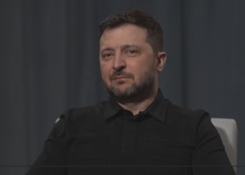 Зеленський заявив, що не буде звільняти Залужного