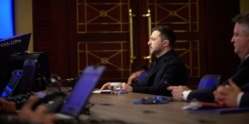 У вільному світі не повинно бути місця для російської нафти, танкерів, банків – Зеленський під час звернення до Європарламенту