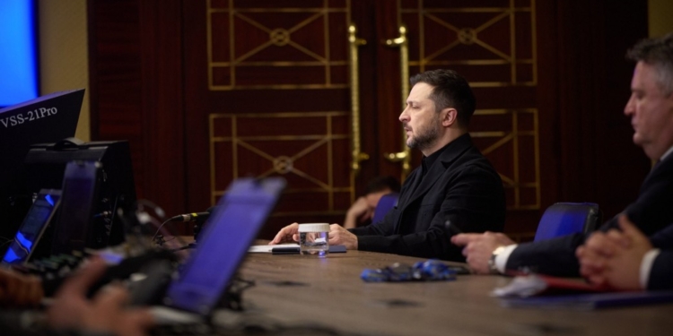 У вільному світі не повинно бути місця для російської нафти, танкерів, банків – Зеленський під час звернення до Європарламенту