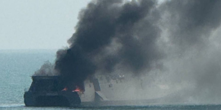 Субмарина США потопила в Індійському океані іранський корабель (ВІДЕО)