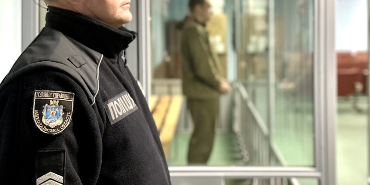 Пограбував мультимаркет та втік: на Миколаївщині поліцейські оперативно затримали зловмисника (ФОТО)