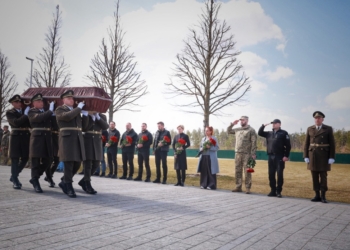 На території Національного військового меморіального кладовища відбулася церемонія почесного поховання невпізнаних захисників України