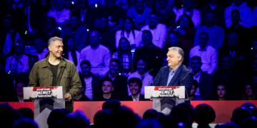 Орбан витягнув на свій передвиборчий мітинг переданого в Москві полоненого етнічного угорця – він побажав Зеленському смерті