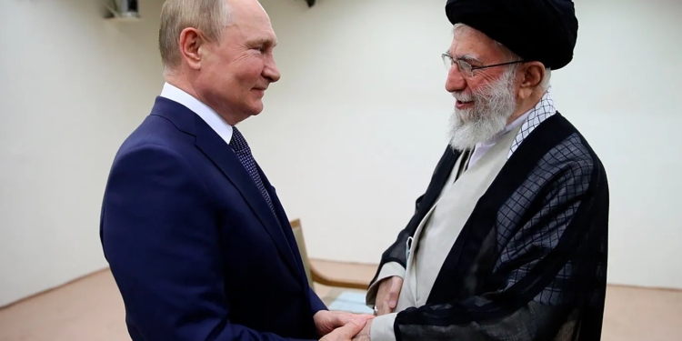 Путін спробує використати війну в Ірані для виправдання війни в Україні – Politico