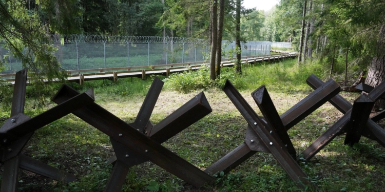 Латвія починає встановлювати засоби контрмобільності на східному кордоні