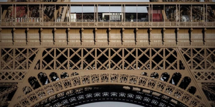 Виправити історичну несправедливість: на Ейфелевій вежі з’являться імена 72 жінок-науковиць