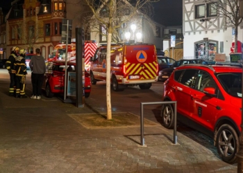 У Німеччині уламки метеорита впали на будинки, пошкодили дахи. Є постраждалі (ФОТО, ВІДЕО)