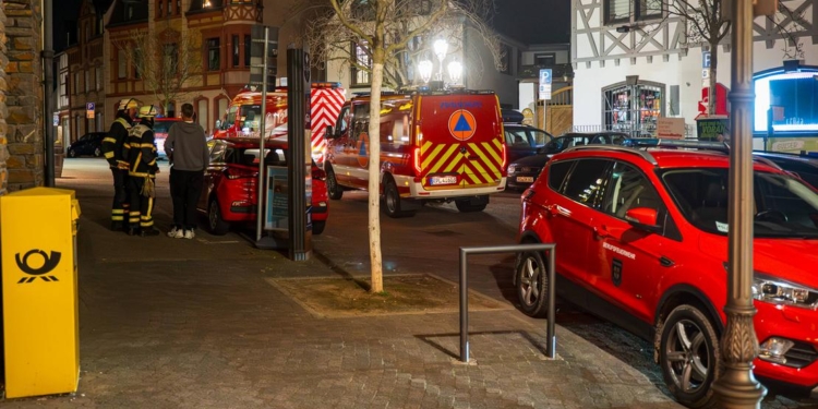 У Німеччині уламки метеорита впали на будинки, пошкодили дахи. Є постраждалі (ФОТО, ВІДЕО)