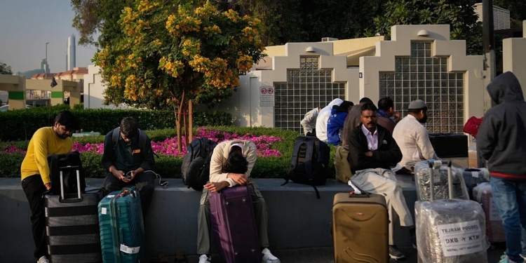 ЄС шукає способи вивезти своїх громадян із країн Близького Сходу у зв’язку зі скасуванням тисяч авіарейсів