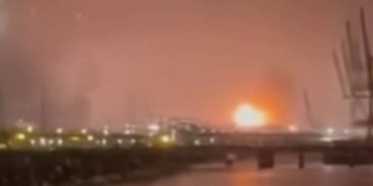 Під Пітером атакований нафтовий термінал (ВІДЕО)