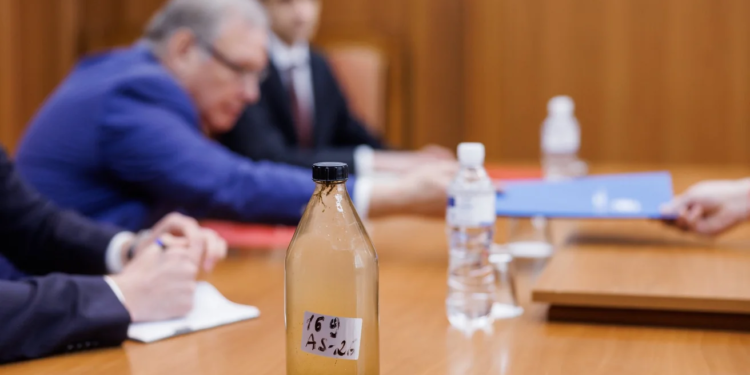 МЗС Молдови передало послу РФ пляшку з водою з Дністра, забрудненою після удару по українській ГЕС