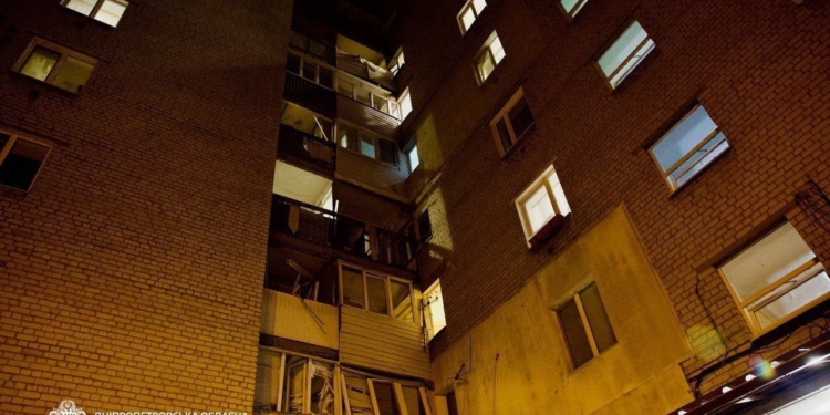 Внаслідок нічної російської атаки на Дніпро постраждали 10 людей, зокрема одна дитина ФОТО)