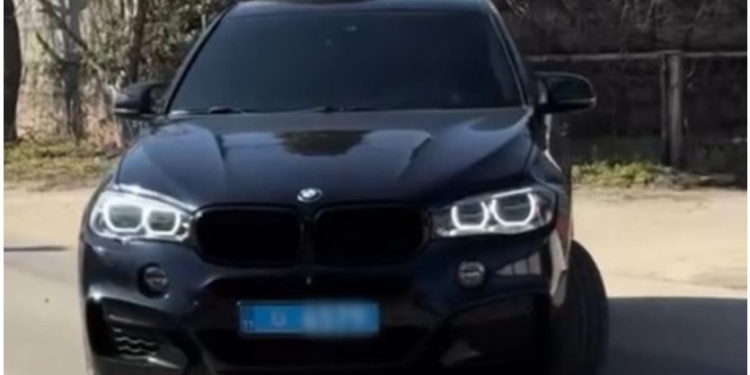 У Миколаєві чоловік начепив на своє авто поліцейські номери – з ними вирішив його і продати