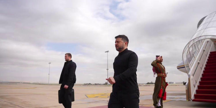 Зеленський прилетів у Йорданію (ВІДЕО)