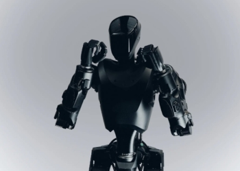 Американська компанія відправила в Україну 2 роботів -гуманоїдів. Що робитимуть (ФОТО)