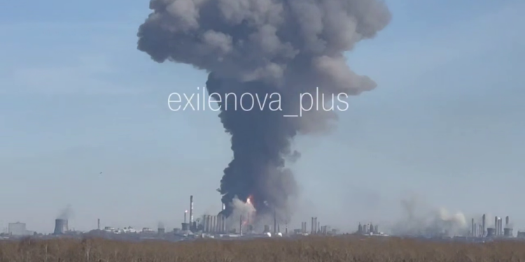 Або брешуть, або ми зекономили – в Татарстані нібито сам вибухнув нафтохімзавод (ФОТО, ВІДЕО)