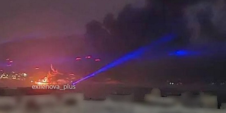 У Новоросійську внаслідок атаки горить морський термінал, атакована й військова частина (ВІДЕО)