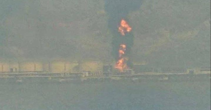 У Арабських Еміратах після іранської атаки горить нафтовий хаб у порту Фуджейра з мільйонами барелів (ВІДЕО)
